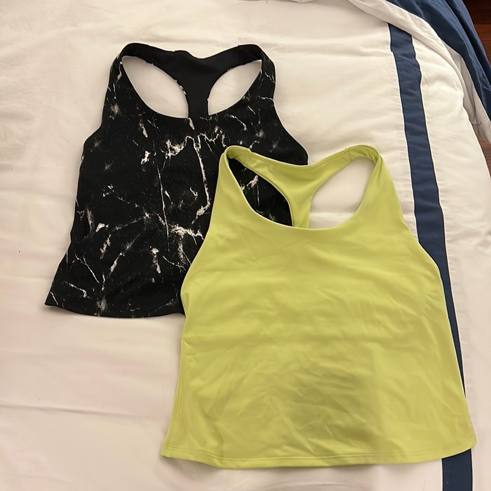 **2 Old navy Womens cropped tanks